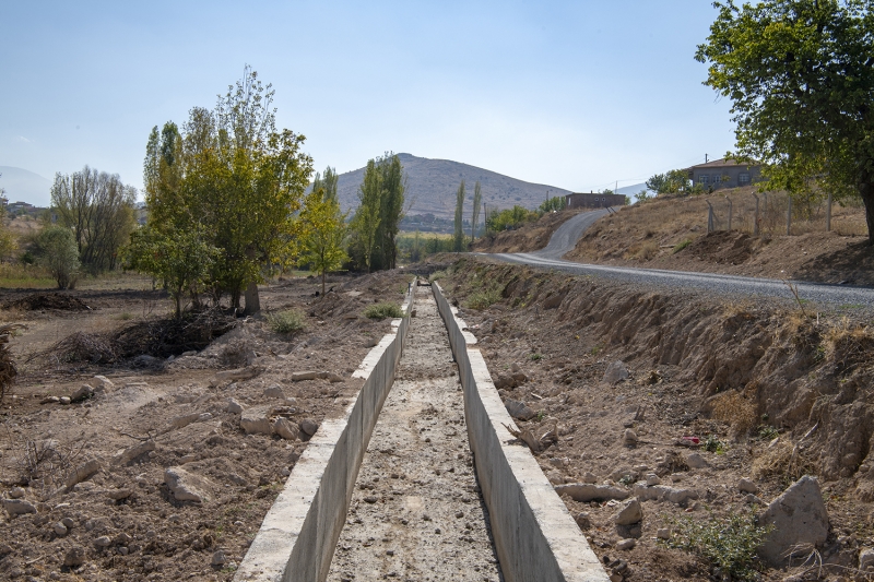 1.2 milyon TL maliyetinde, 13.5 KM'lik Açık Kanal Sulama Sistemi