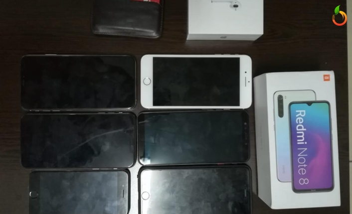 Çalınan 7 adet telefon ve kimlik kartı sahibine teslim edildi