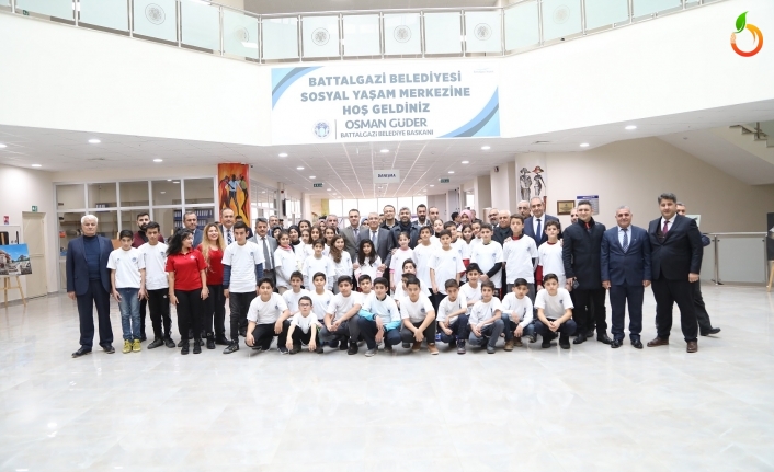 Battalgazi Belediye'sinin ‘Okuldan Havuza Kulaç At’ Projesi Çocukların Yüzünü Güldürüyor