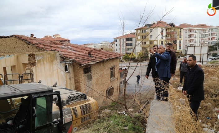 Battalgazi Belediyesi Tehlike Saçan Metruk Yapıları Yıkıyor