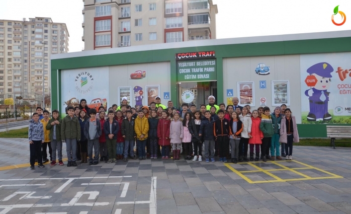 Öğrencilere Trafik Eğitimi Verilmeye Devam Ediliyor