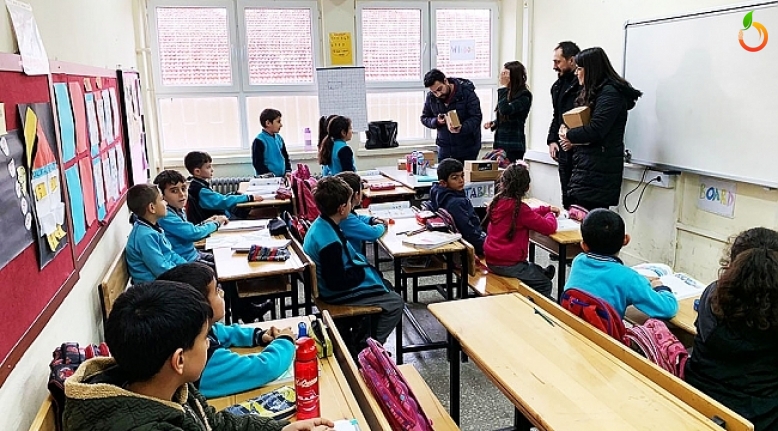 CMC'den Malatya'daki 10 İlköğretim Okuluna Kitap Bağışı