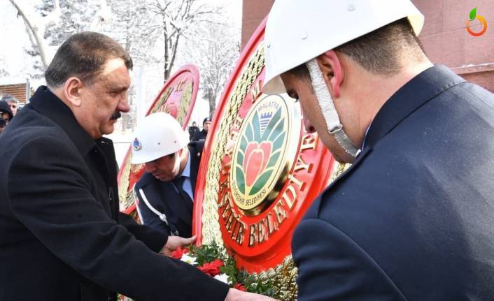 Atatürk’ün Malatya’ya Gelişi Nedeniyle Çelenk Sunma Töreni Gerçekleştirildi