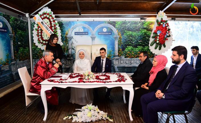Başkan Çınar,  Özel Günde Genç Çiftlerin Nikahlarını Kıydı