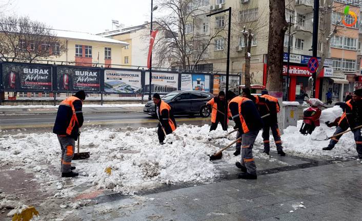 Büyükşehirin Karla Mücadelesi Sürüyor