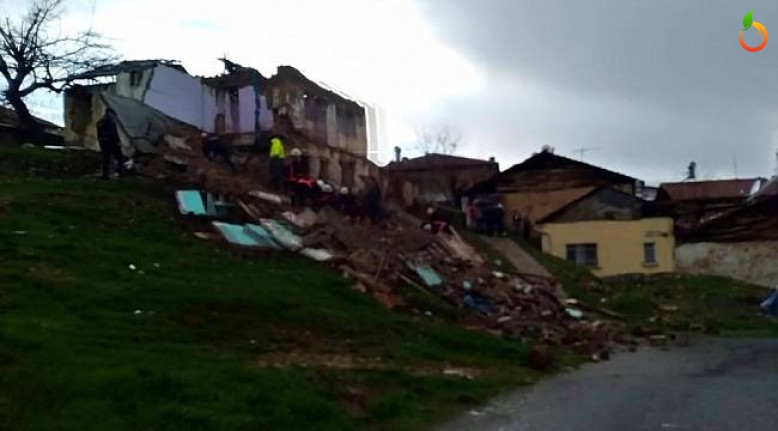 Battalgazi'de 2 katlı bir ev çöktü
