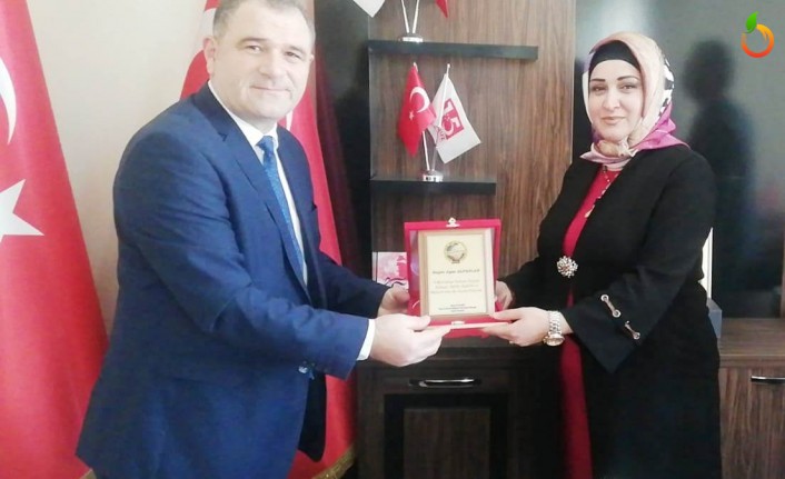 BİMYAD’an Başkan Alpaslan’a Plaket