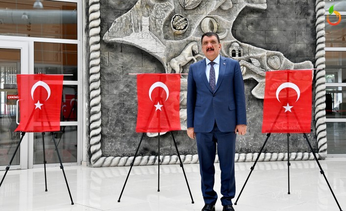 Büyükşehirden İdlib Şehitleri için özel bayrak koreografisi