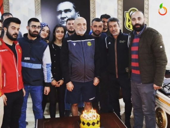Taraftarlardan Karaman'a Sürpriz Doğum Günü Kutlaması