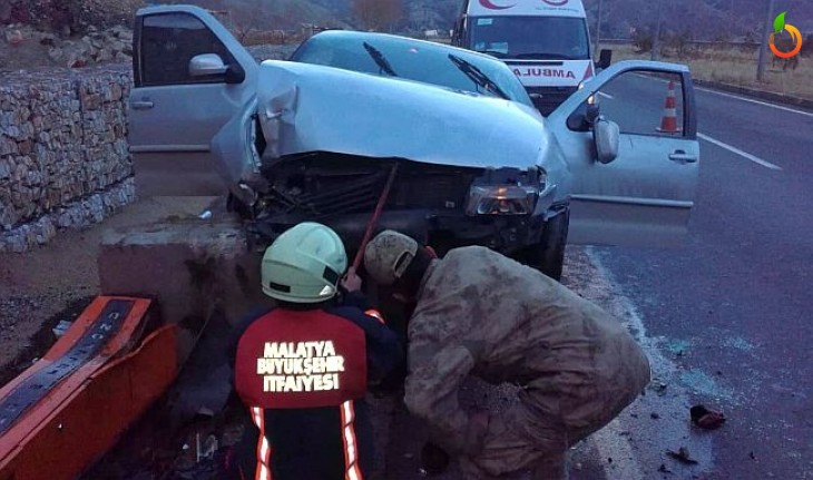 Tünel girişinde sürücü rögar bacasına çarptı! 6 yaralı