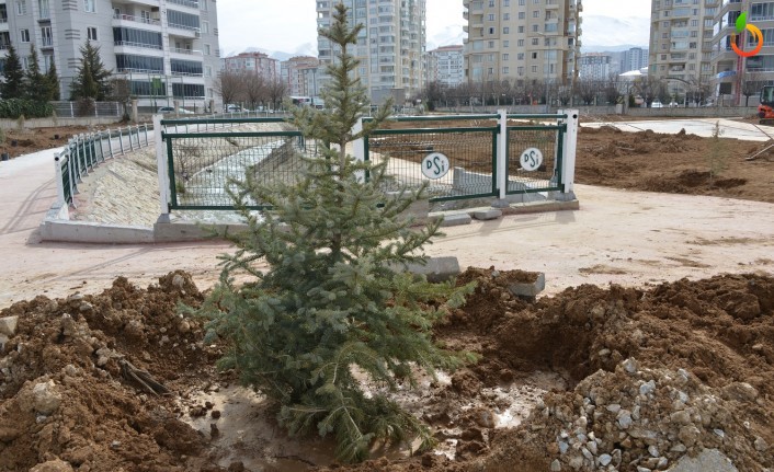 Yeşilyurt'ta Parkların Bakımına Devam Ediliyor