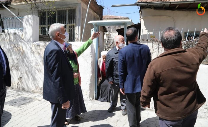 Başkan Güder, Yangında Zarar Gören Evde İncelemelerde Bulundu