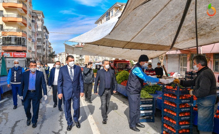 Başkan Gürkan Cuma Pazarı esnaflarını ziyaret etti