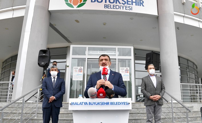 Başkan Gürkan Minibüsçü Ve Taksici Esnafına Maske Dağıttı