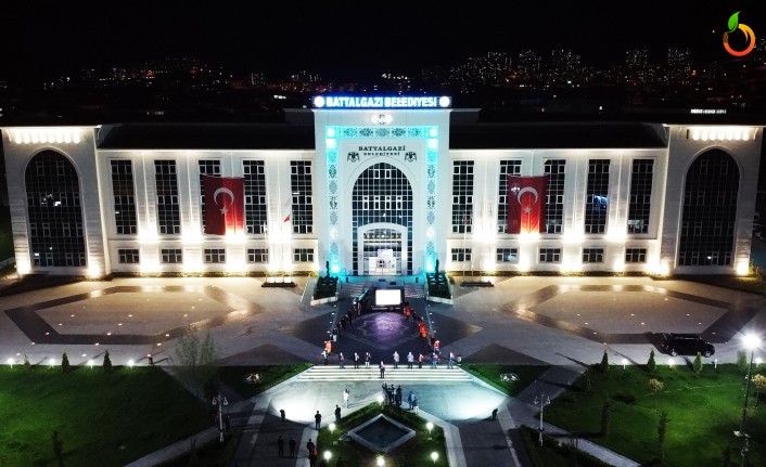 Battalgazi Belediyesi İstiklal Marşı İle Yankılandı
