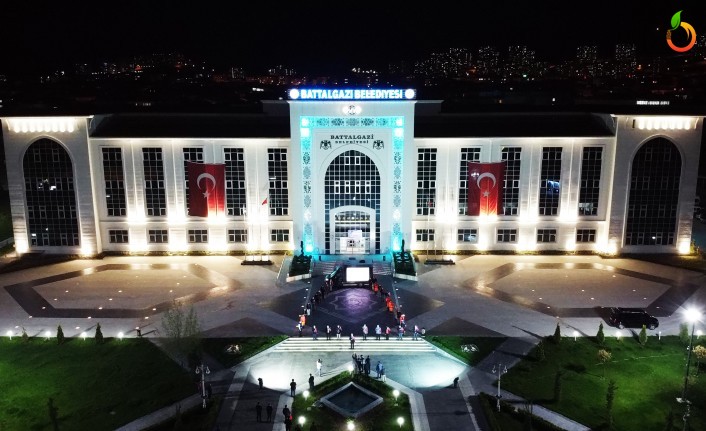 Battalgazi Belediyesi İstiklal Marşı İle Yankılandı