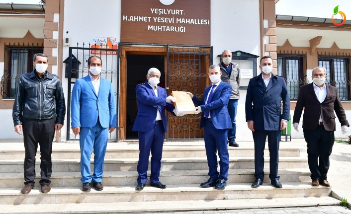 Yeşilyurt Belediyesi'nden Muhtarlara Maske ve Eldiven