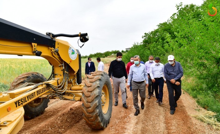 Başkan Çınar, Karakavak Ve Yaka Mahallerindeki Yol Çalışmalarını İnceledi