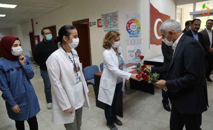 Başkan Güder, Sağlık Çalışanı Anneleri Unutmadı