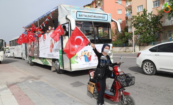 Battalgazi’de 19 Mayıs Coşkusu Balkonlara Taşındı