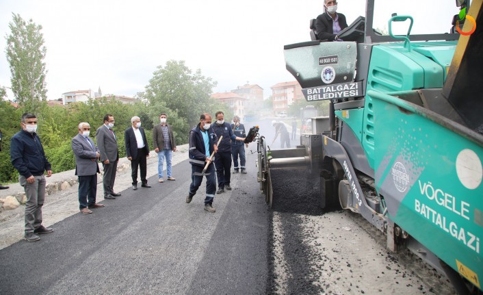 Battalgazi’de Sıcak Asfalt Çalışması Hız Kesmeden Devam Ediyor