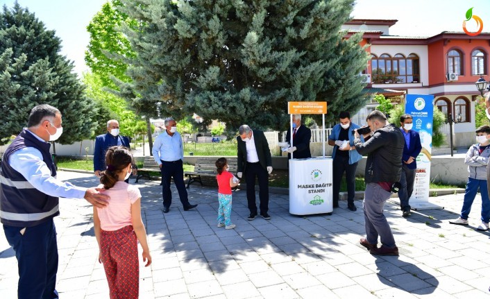 Yeşilyurt Belediyesi'nden Çocuklara Maske