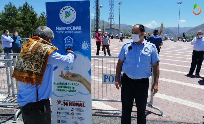 Yeşilyurt'ta aylar sonra ilk cuma namazı