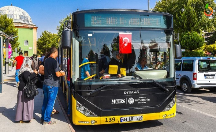 Toplu taşımada yüzde 50 yolcu taşıma sınırlamasını kaldırdı