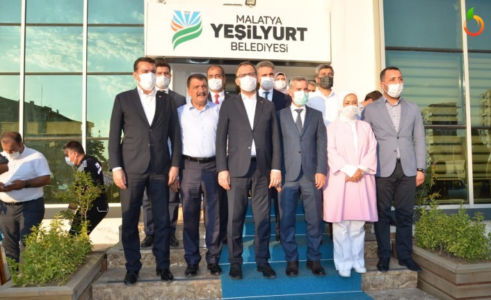 Bakan Kasapoğlu, Yeşilyurt Belediyesini Ziyaret Etti.