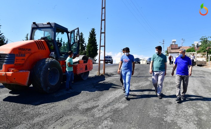 Başkan Çınar, Melekbaba mahallesinde devam eden yol yenileme çalışmalarını inceledi