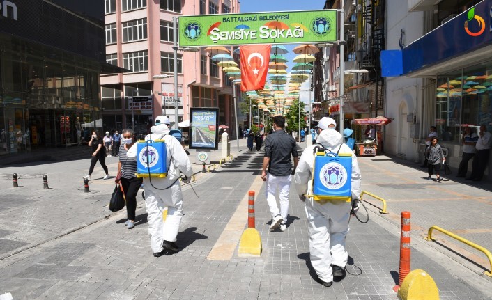 Şemsiye Sokak'taki İş Yerleri Dezenfekte Edildi