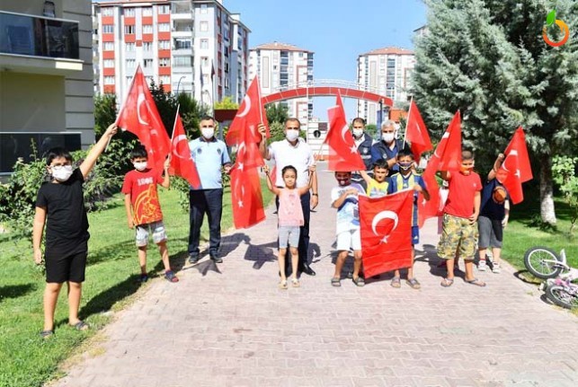 Yeşilyurt Türk Bayraklarıyla Donatıldı