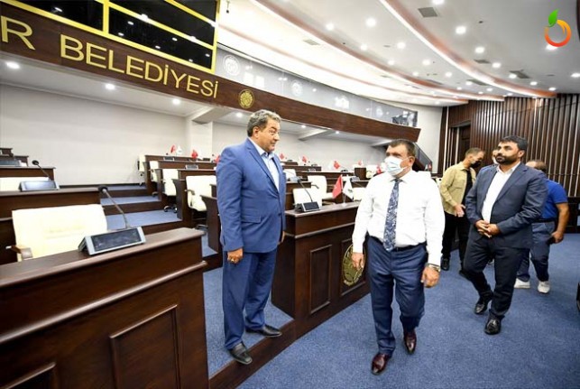 Fendoğlu ve Samanlı yenilenen meclis salonunu inceledi