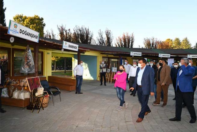 Kadınların Ürettiği Yöresel Ürünlere Yoğun İlgi