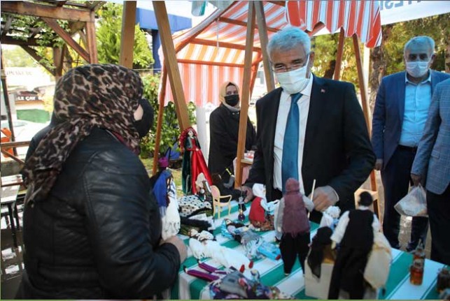 Başkan Güder, Hanımeli Pazarı’nı Gezerek Alışveriş Yaptı