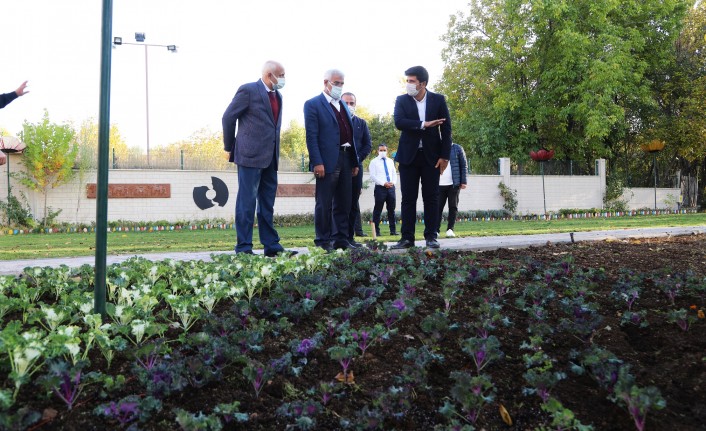 Başkan Güder,'Ürettiğimiz Bitkileri Başka Belediyelere de Satacağız'