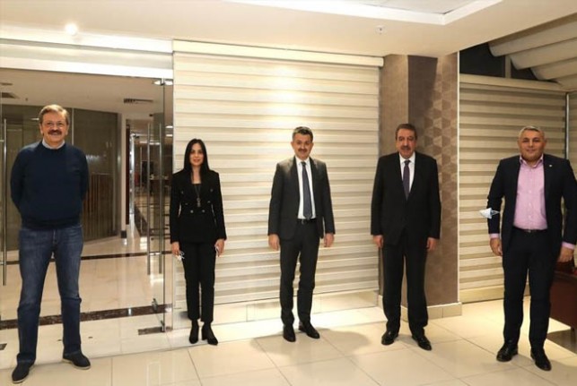 Başkan Sadıkoğlu, Tarım Bakanı ile bir araya geldi