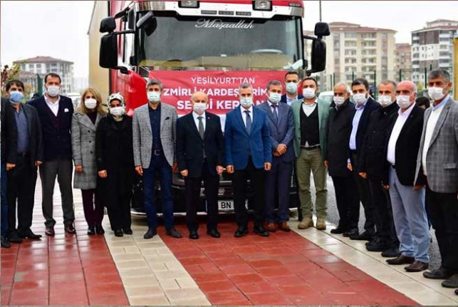 Yeşilyurt Belediyesi, 10 Ton Gıda Ve 500 Battaniye’yi İzmir’e Gönderdi
