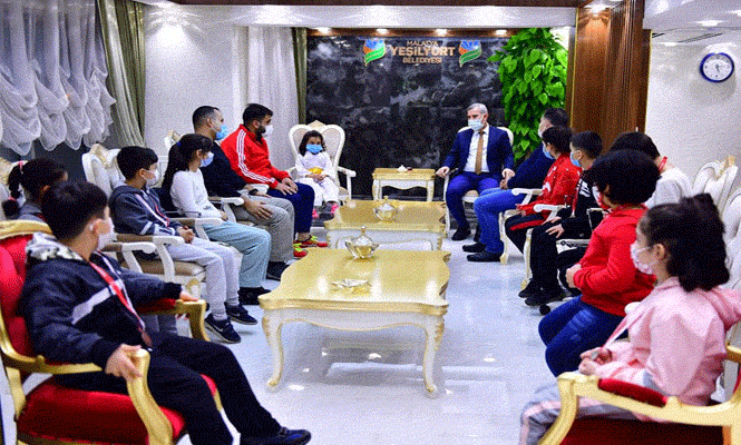 Başkan Çınar, Başarılı Sporcularu Misafir Etti