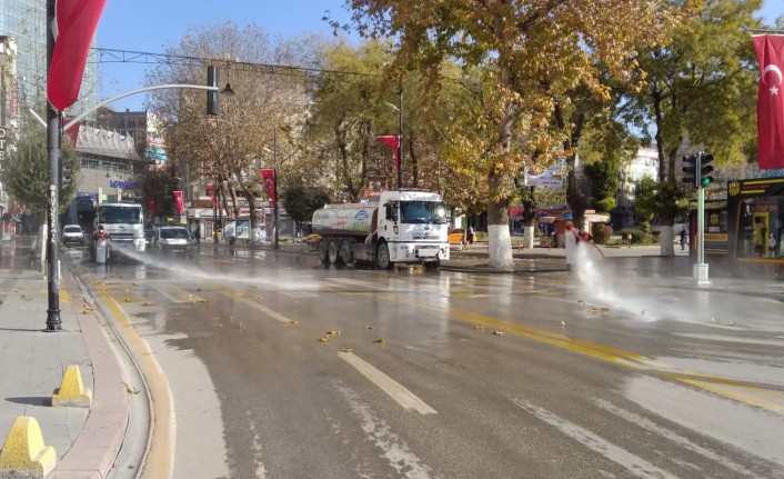 Büyükşehir Belediyesi Temizlik Çalışmalarına Devam Ediyor