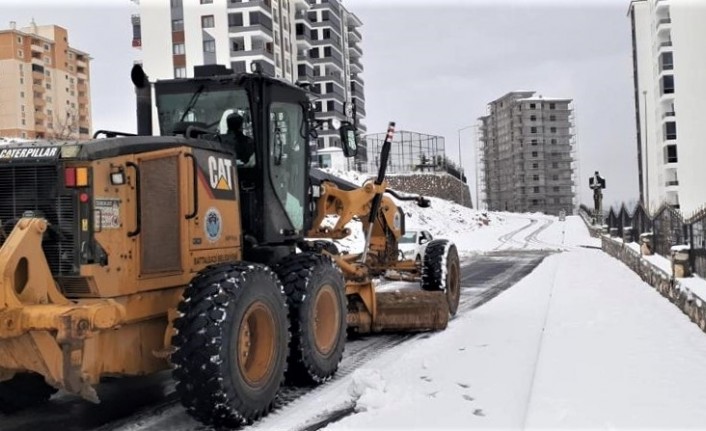 Battalgazi'de karlı yollar temizleniyor