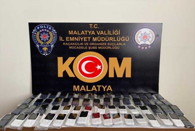 Elazığ- Malatya Karayolu'nda kaçak cep telefonu ele geçirildi