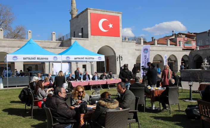 'Kayısı Çiçeği Şenliği' Konukları Battalgazi’ye Hayran Kaldı