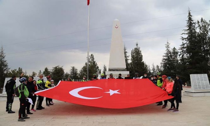 Malatya’nın farklı tarihi mekânlarda İstiklal Marşı’mızın 10 kıtasını okundu