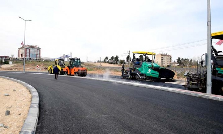 Başkan Gürkan, Yakınca Mahallesinde yol çalışmalarını inceledi