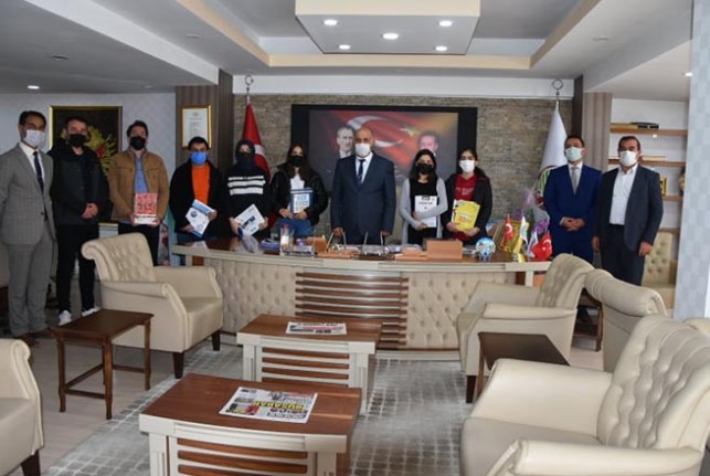 Başkan Zelyurt; Kütüphane Haftasında Öğrencileri Unutmadı