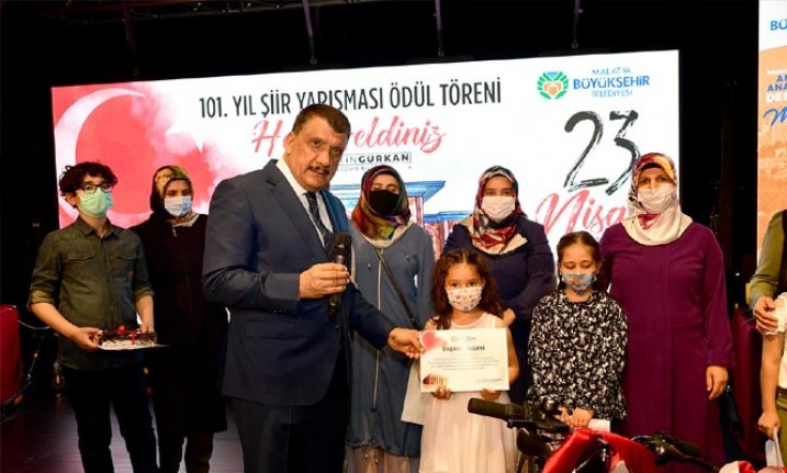 Büyükşehir Belediyesi 23 Nisan 101. Yıl Şiir Yarışması Ödül Töreni Yapıldı