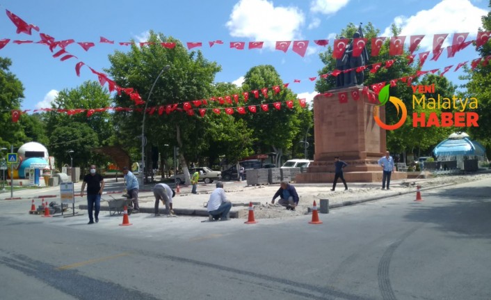 Atatürk Anıtı Önündeki Düzenleme Trafiği Rahatlatacak