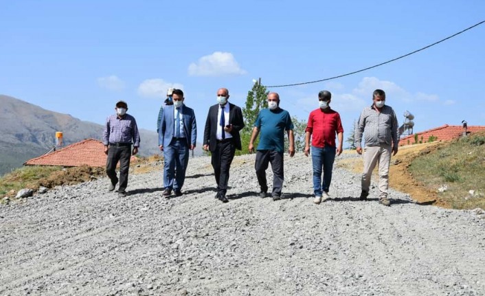 Doğanşehir'de yol çalışmaları hız kesmiyor