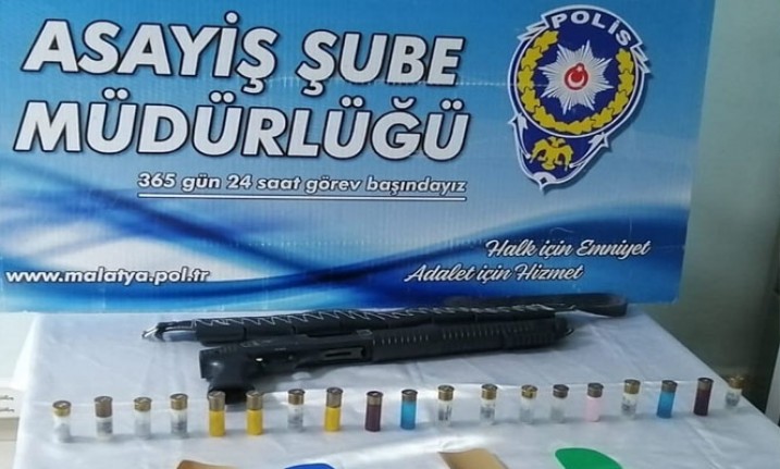 Uyuşturucu hap ve silah ele geçirildi